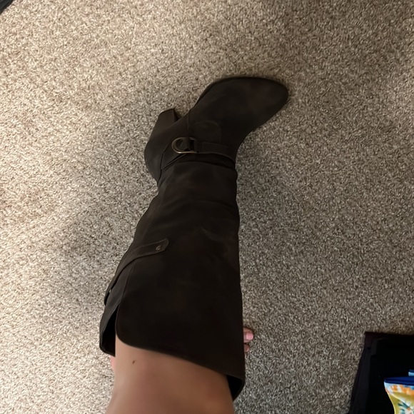 Knee High Brown Boot Heeled - Picture 4 of 5